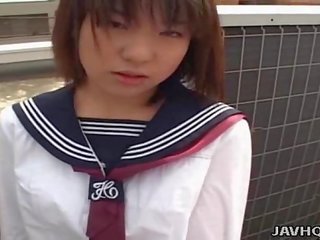 Japonesa joven dama chupa pájaro carpintero sin censura