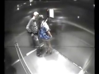 熱心な libidinous カップル ファック で elevator - 