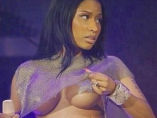 Nicki minaj seins nus: 