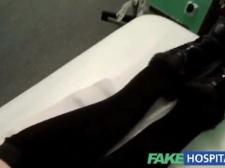 Fakehospital шпионин на омаен тийн прелъстена и отнема крем пай от медицински practitioner
